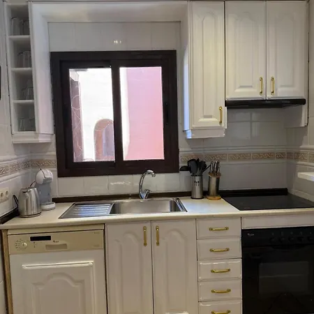 Homestay Elegant Near Sea And Port Banus