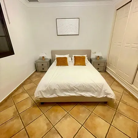 Homestay Elegant Near Sea And Port Banus