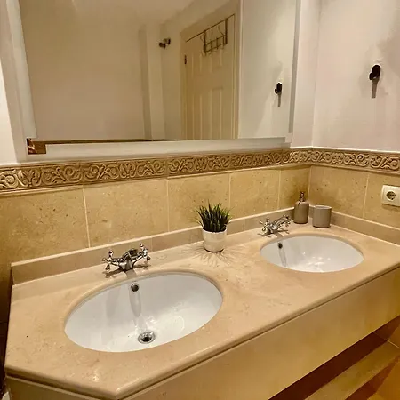 Elegant Near Sea And Port Banus *